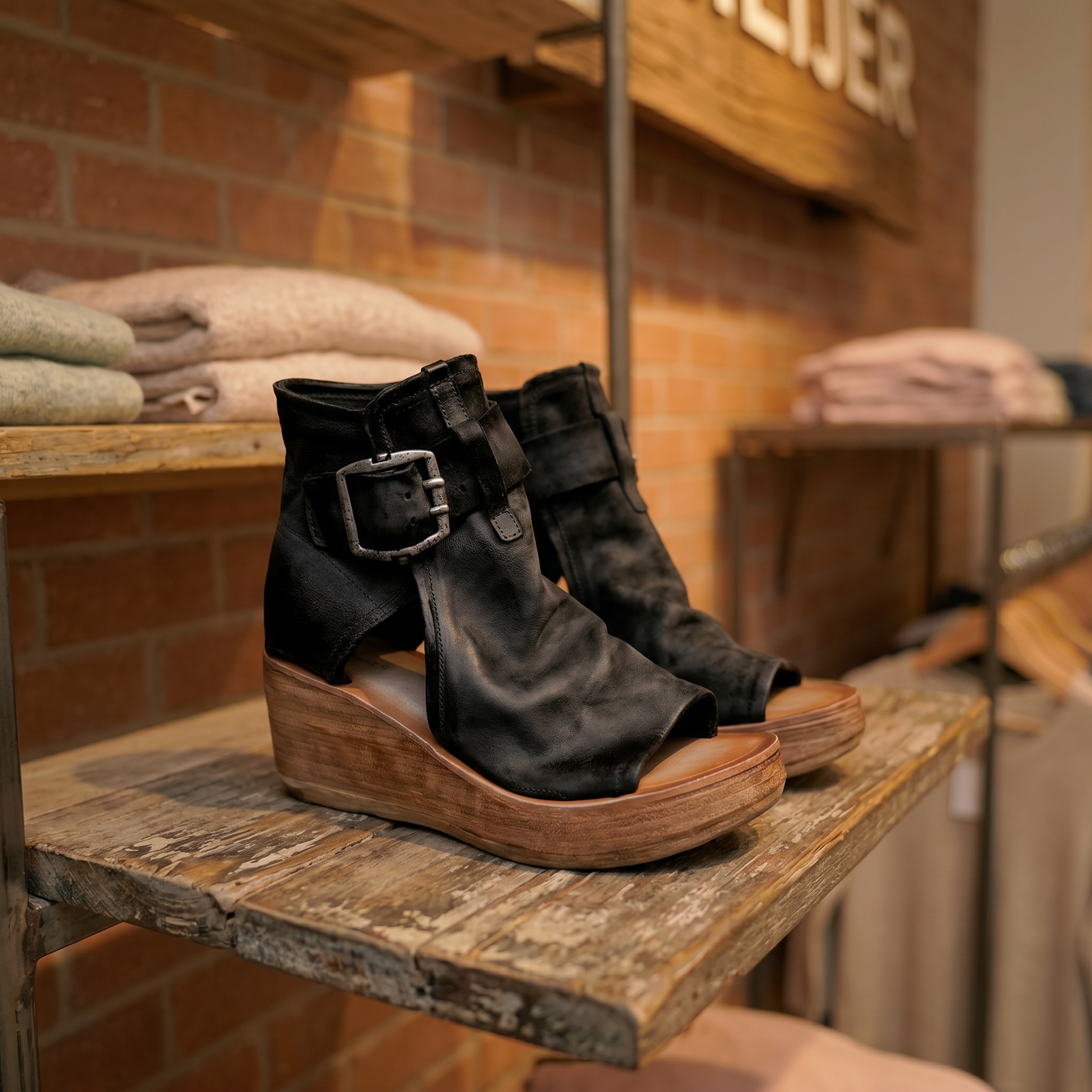 Veloura | Wedge Sandalen
